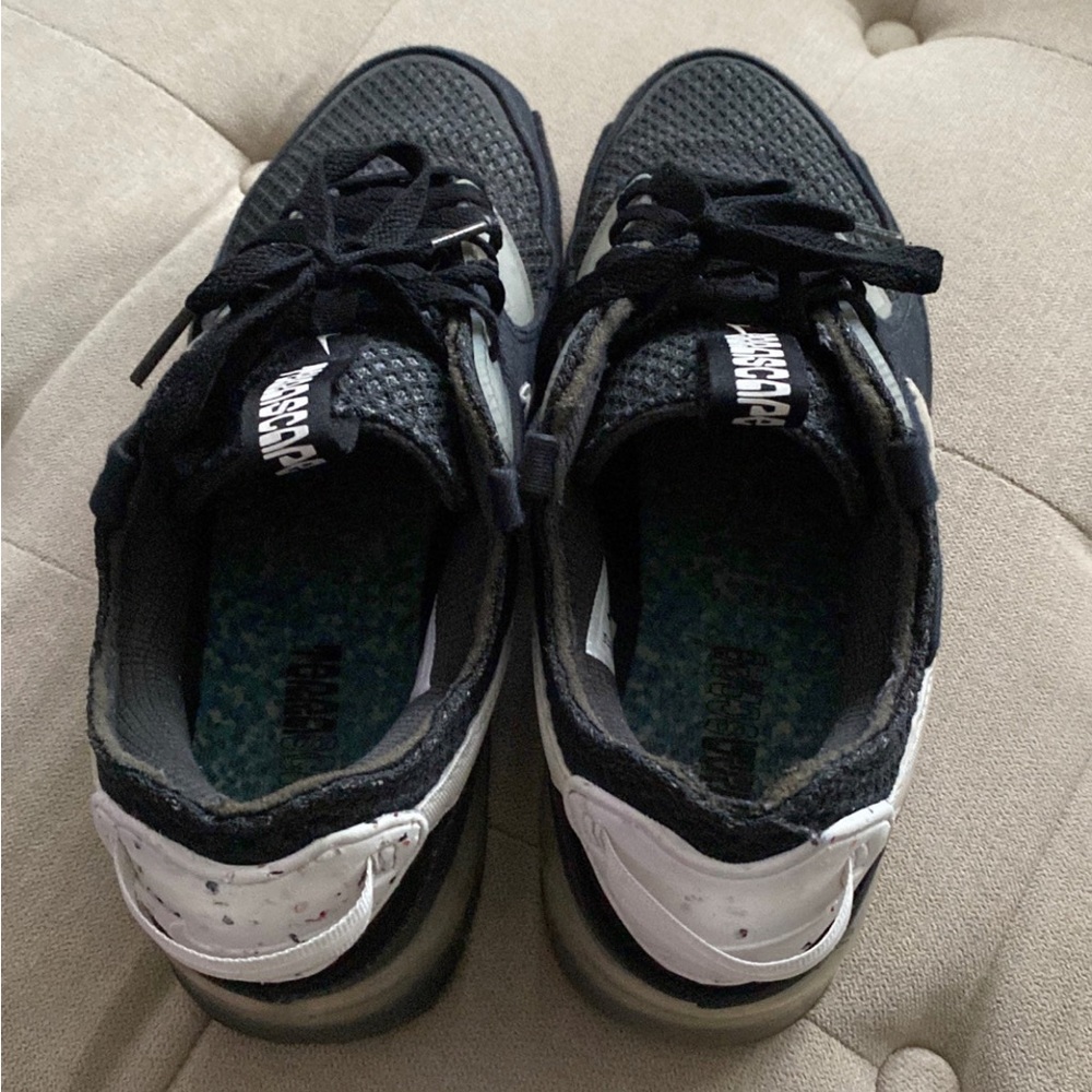 Nike - Picture 3 of 6